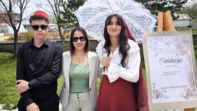 Lise öğrencileri “Çalıkuşu” romanını sahneledi
