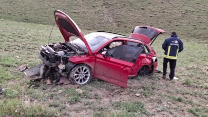 Van'da 50 metrelik uçuruma yuvarlanan otomobilin sürücüsü yaralandı
