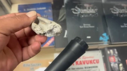 İnternetten aldığı mikrofonun içinden beton çıktı