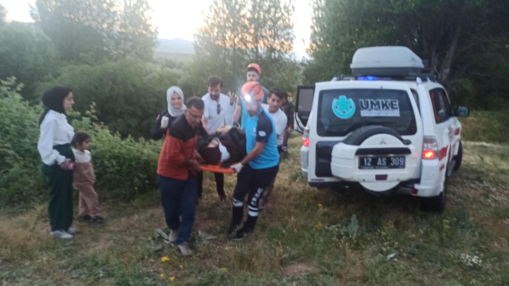 Bingöl’de otomobil uçuruma yuvarlandı: 2 yaralı