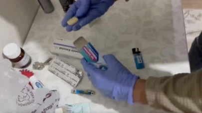 Uyuşturucuları, ilaç kapları ile çamaşır makinesindeki çoraplara zulalamışlar