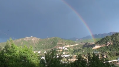 Tunceli’de, yağmur sonrası çıkan gökkuşağı görsel şölen sundu