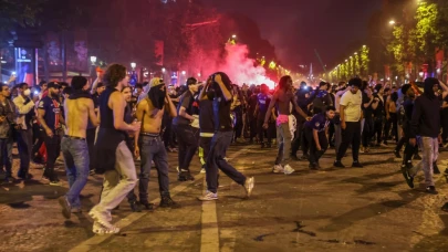 PSG’nin Şampiyonlar Ligi final zaferinin ardından Paris’te kaos: Sokaklar savaş alanına döndü