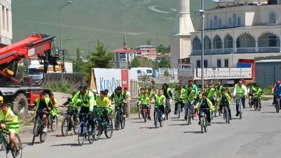 Geleneksel bisiklet turu renkli görüntülere sahne oldu