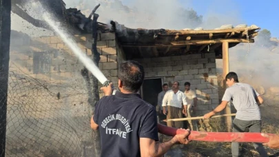 Hakkari'de korkutan yangın: Bin 100 balya ot kül oldu