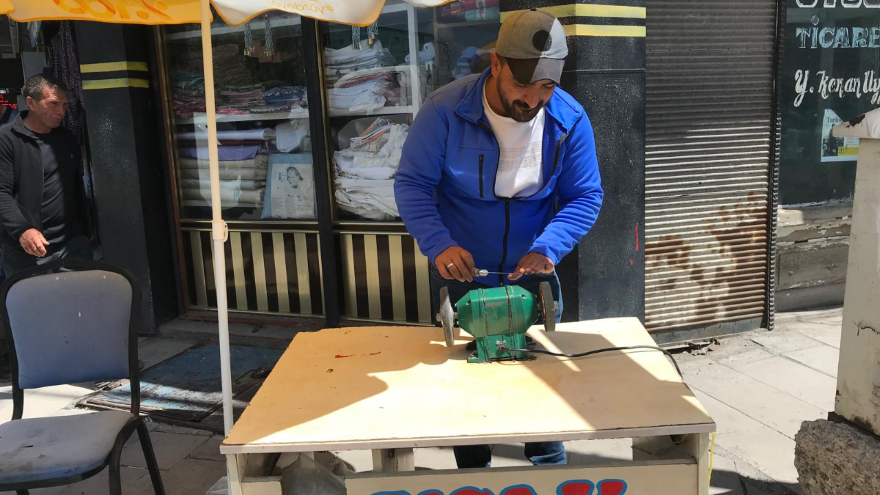 Ardahan'da  bıçak ustalarının bayram mesaisi başladı