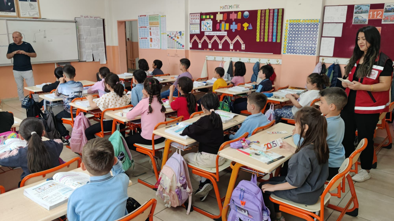 Aile Yılı bilinci kitap ayraçlarıyla sınıflara taşındı