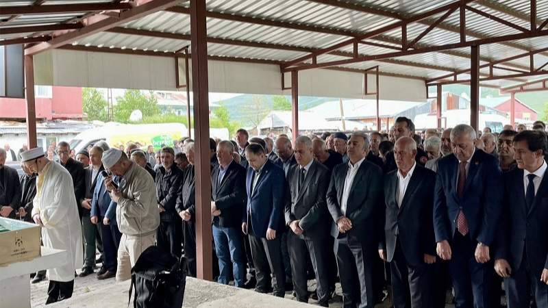 Müzeyyen anne, son yolculuğuna uğurlandı