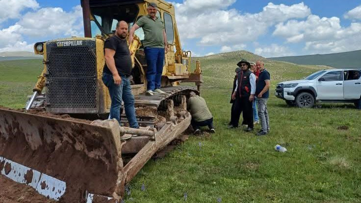 Akyaka’da Özel İdare, yayla yollarını yapıyor