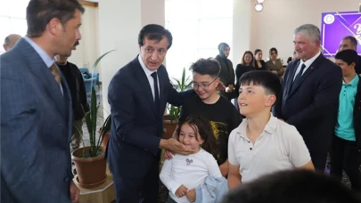 Rektör Emiroğlu, personeliyle bayramlaştı