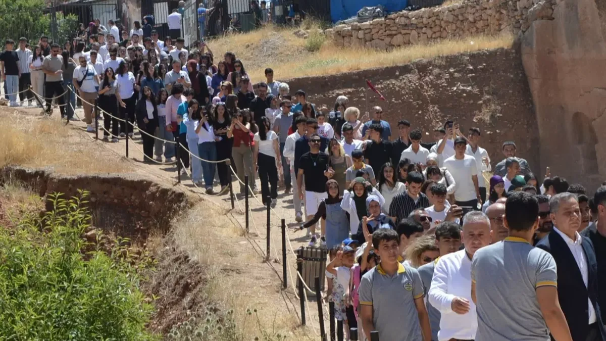 Mardin'e Kurban Bayramı'nda turist akını! Yer bulamayanlar komşu kentlerde kalıyor