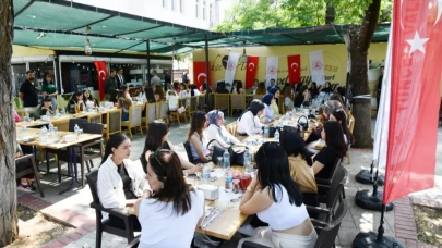 Tunceli Valisi Aygöl'den memleketine gidemeyen üniversitelilere bayram jesti