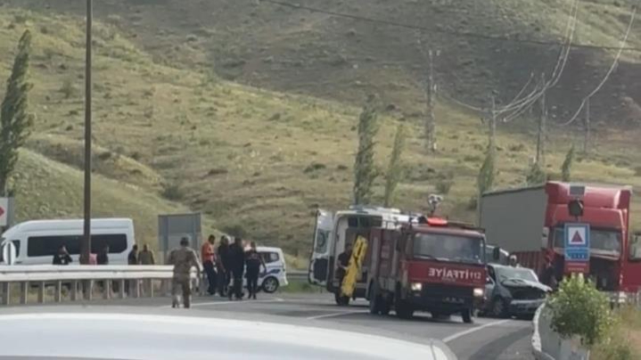 Kars’ta tır ile otomobil çarpıştı: 1 ölü, 2 yaralı