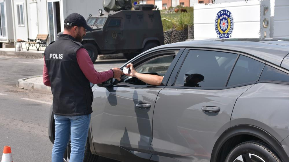 Kars’ta polis adeta göz açtırmıyor