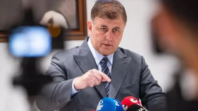 Sendikayı hedef alan Cemil Tugay: 1030 belediye çalışanını işten çıkaracağız