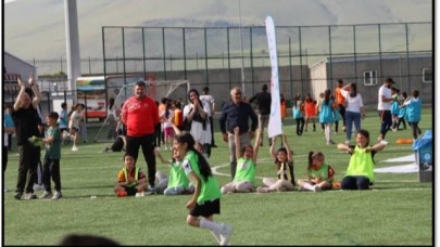 Stadyum çocuk sesleriyle şenlendi