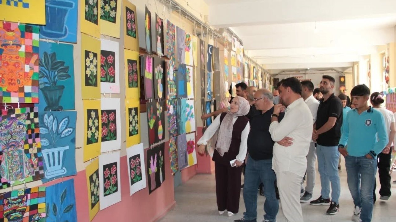 Doğubayazıt’ta öğrencilerin sanat yolculuğu sergiyle taçlandı