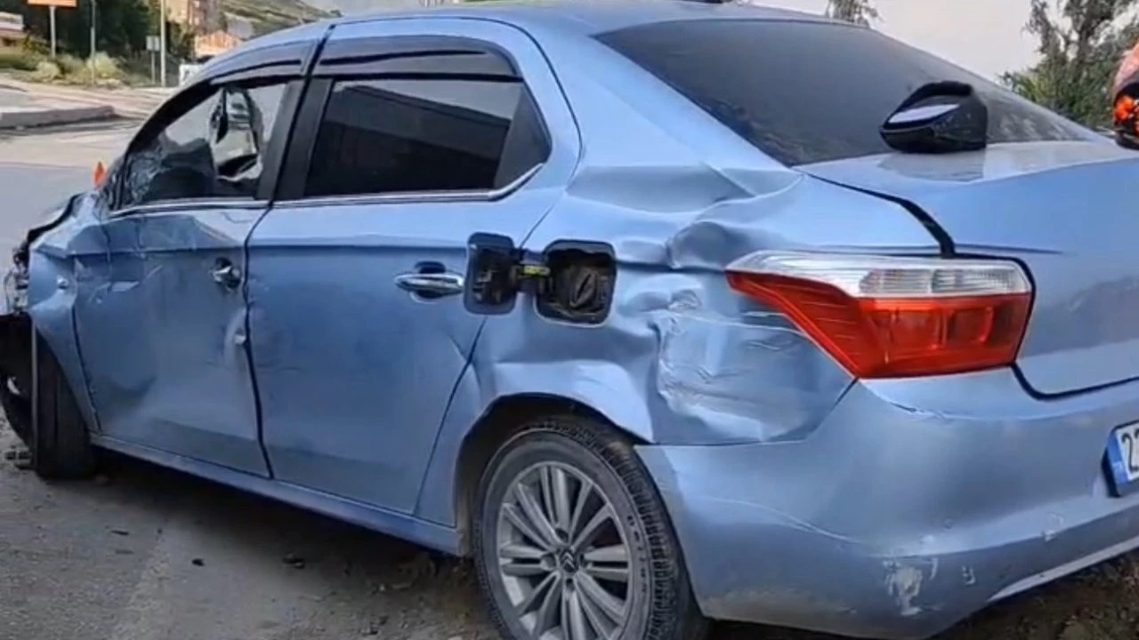 Yüksekova’da otomobil ile kamyon çarpıştı: 5 yaralı