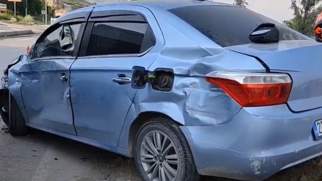 Yüksekova’da otomobil ile kamyon çarpıştı: 5 yaralı