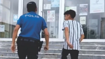 Polis abileri öğrencinin yardımına koştu