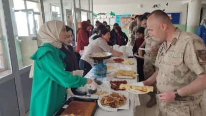 Öğrenciler ve veliler kermeste bir araya geldi