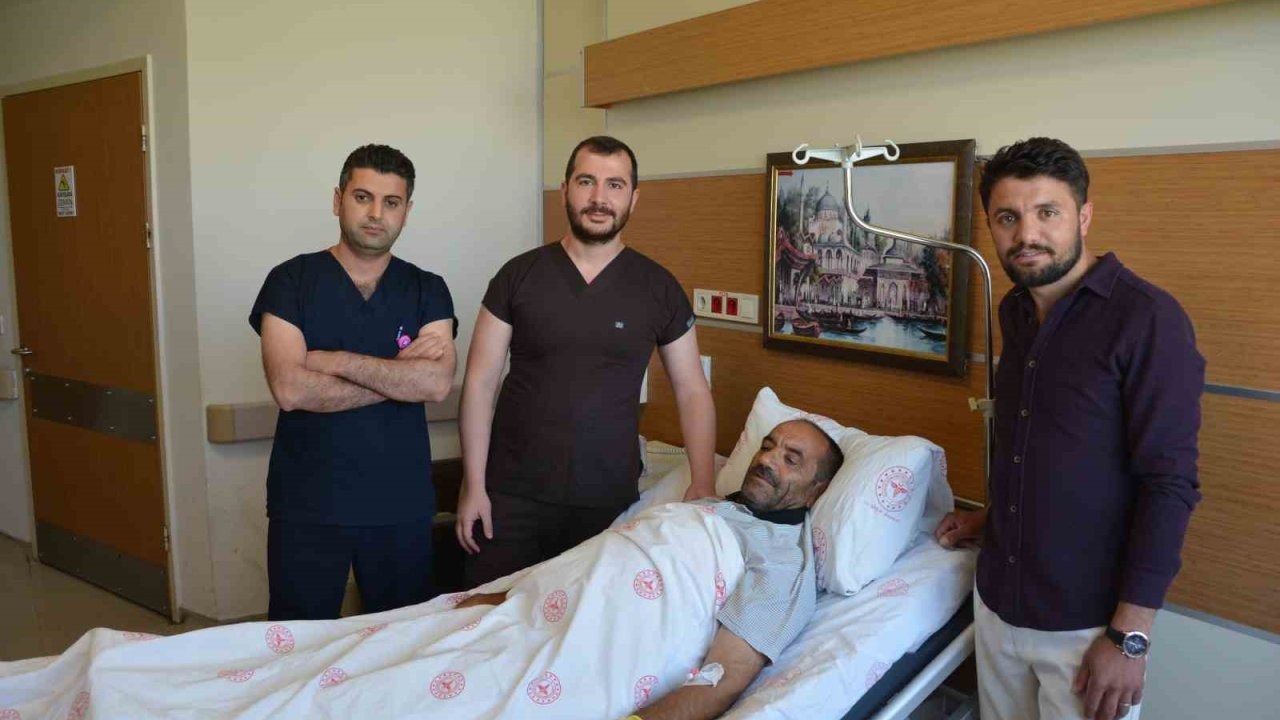 Hastanın böbreğinden 23 santimlik kist çıkarıldı