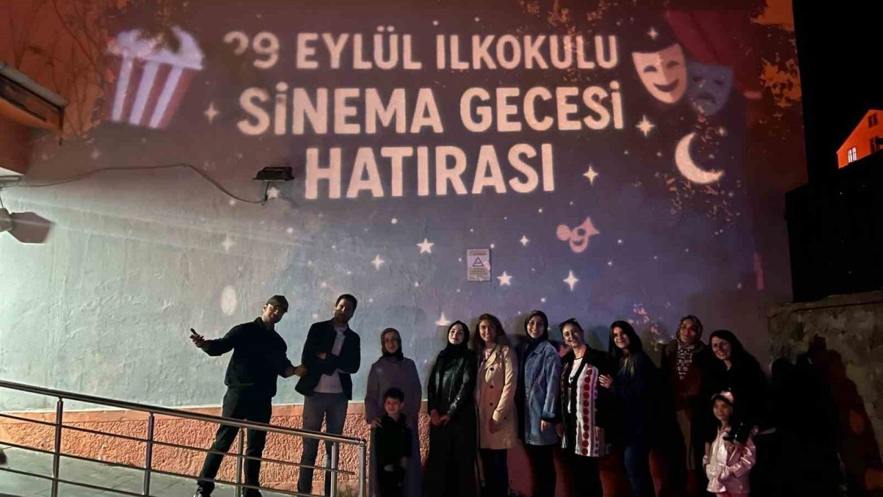 Sarıkamış’ta öğrenciler açık hava sinemasında buluştu