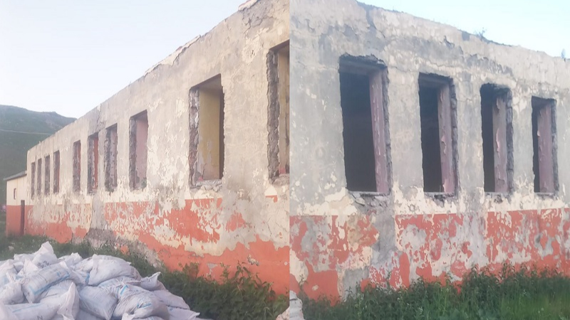 Balçeşme köyünde eski okulun çatı ve kapılarını söktüler enkazı ortada bıraktılar