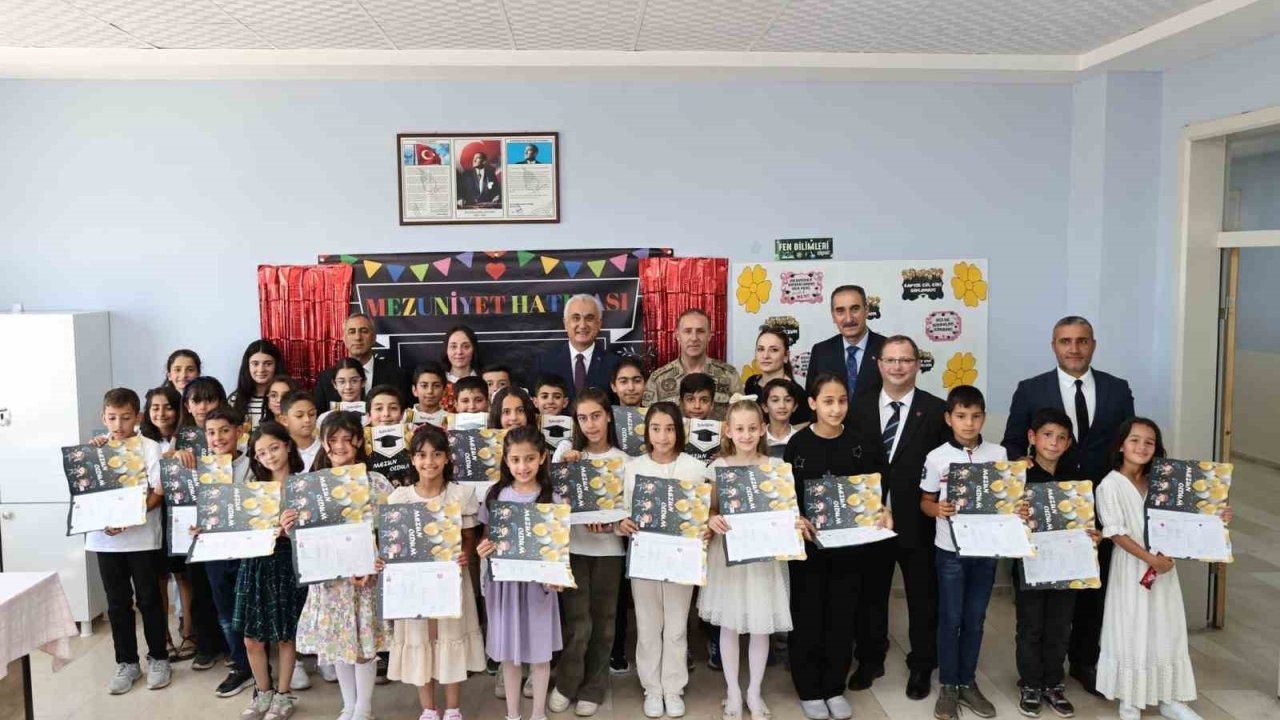 Muş’ta 104 bin öğrenci karne heyecanı yaşadı