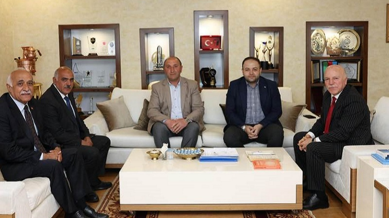 Erzurum BB’den Ak Partili belediyelere destek