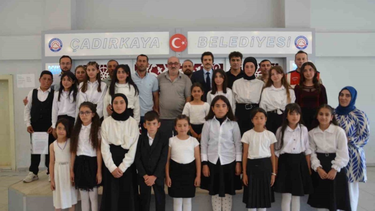 Ortaokul öğrencilerinden şiir programı