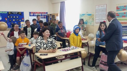 Çıldır İlkokulu'nda karne coşkusu yaşandı