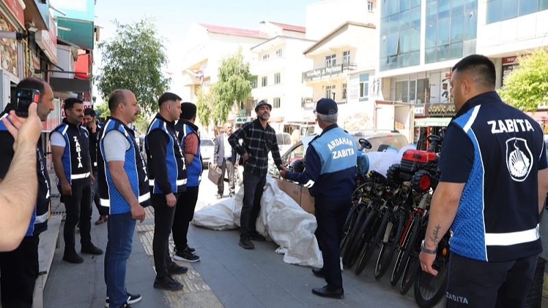 Zabıta, kaldırım işgali yapanları son kez uyardı