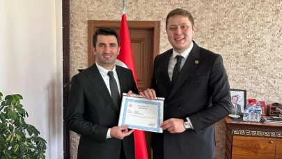 Damal’da eğitim emekçilerine anlamlı takdim
