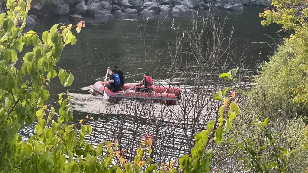 Çıldır'da Kura Nehri'ne giren 2 kişi boğuldu