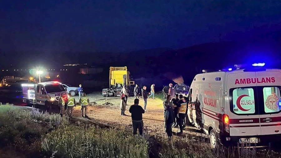 Çıldır yolunda feci kaza: 2 kişi hayatını kaybetti