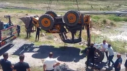 Bitlis’te iş makinesi kaza yaptı: 1 yaralı