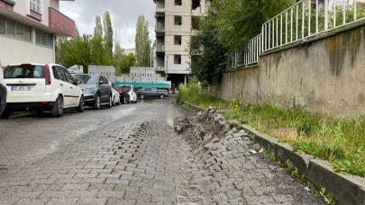 Yol çöktü! Belediyenin umurunda bile değil