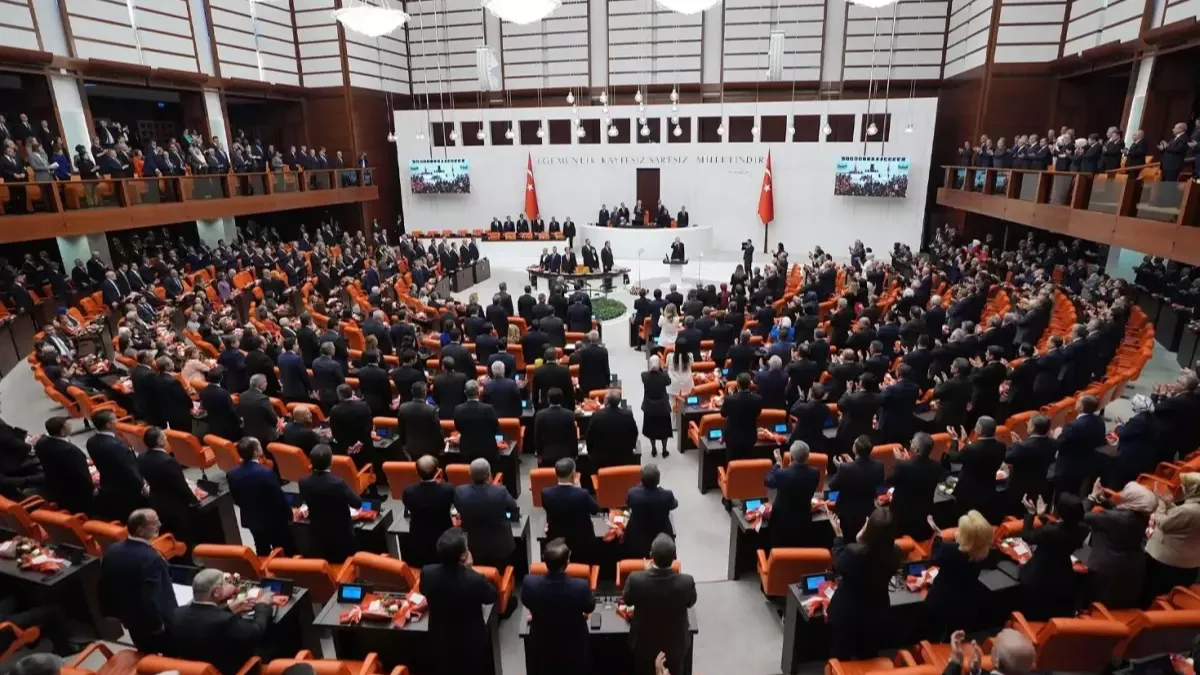 Meclis karıştı! 100'ü aşkın vekil ve personel hastanelik oldu