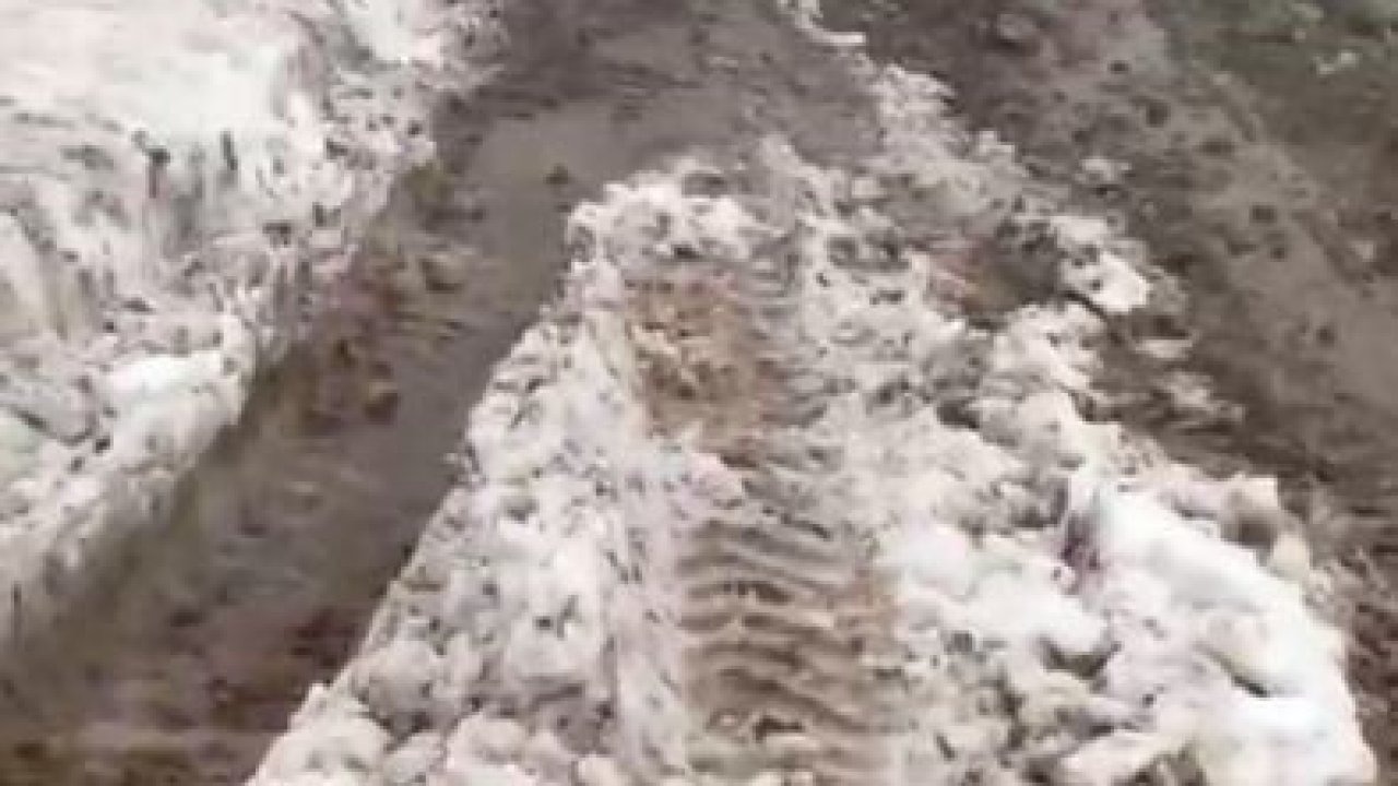 Ardahan’da temmuzda karla mücadele devam ediyor