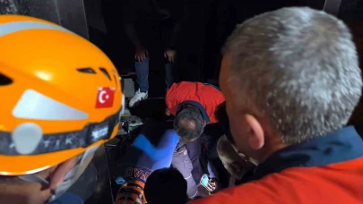 Van’da asansörde mahsur kalan vatandaşlar AFAD tarafından kurtarıldı