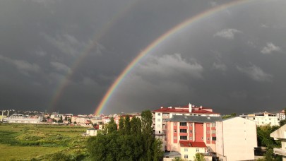 Yağmur sonrası çıkan gökkuşağı mest etti