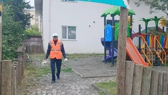 Ardahan’da park ve yeşil alanlarda kapsamlı temizlik çalışması