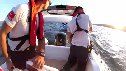 Sapanca Gölü'nde mahsur kalan 17 kişi jandarma ekiplerince kurtarıldı