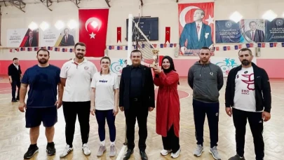 Voleybol Turnuvasının Şampiyonu Göle SHM oldu