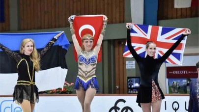 Ardahan’ın buz kraliçesi dünya şampiyonu oldu