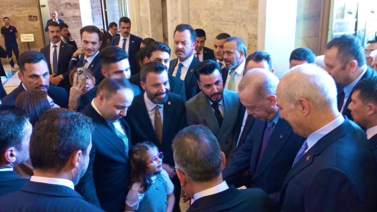 Vekil Koç, Erdoğan’ı evlatlarıyla karşıladı