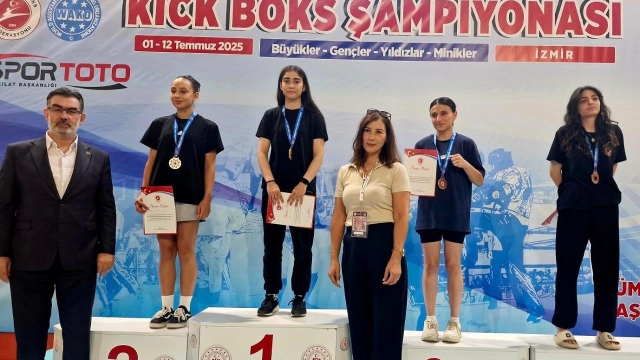 Bitlisli sporcular Kickboks Türkiye Şampiyonasında büyük başarı elde etti
