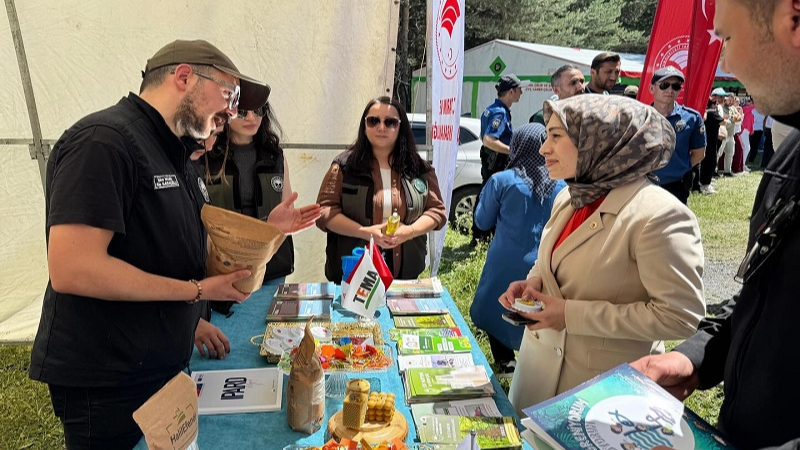 Hanak’ta tarım standı yoğun ilgi gördü