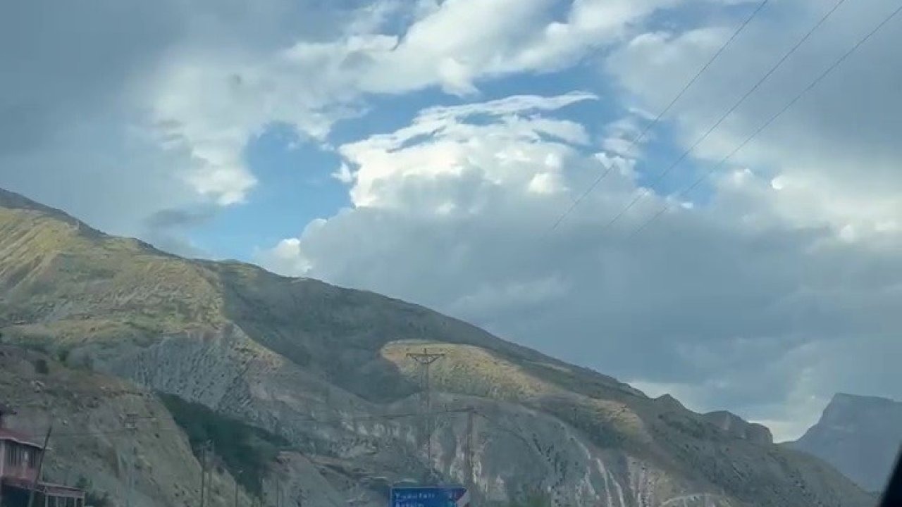 Erzurum’da spor araç mıcıra kapıldı, sürücü kazayı son anda atlattı